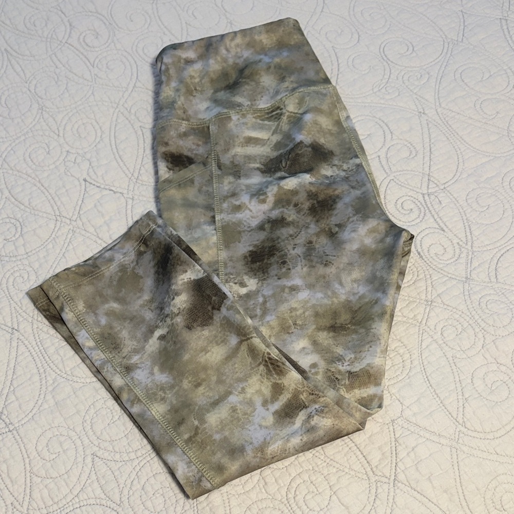 Tie-Dye Capri Leggings w/side pockets